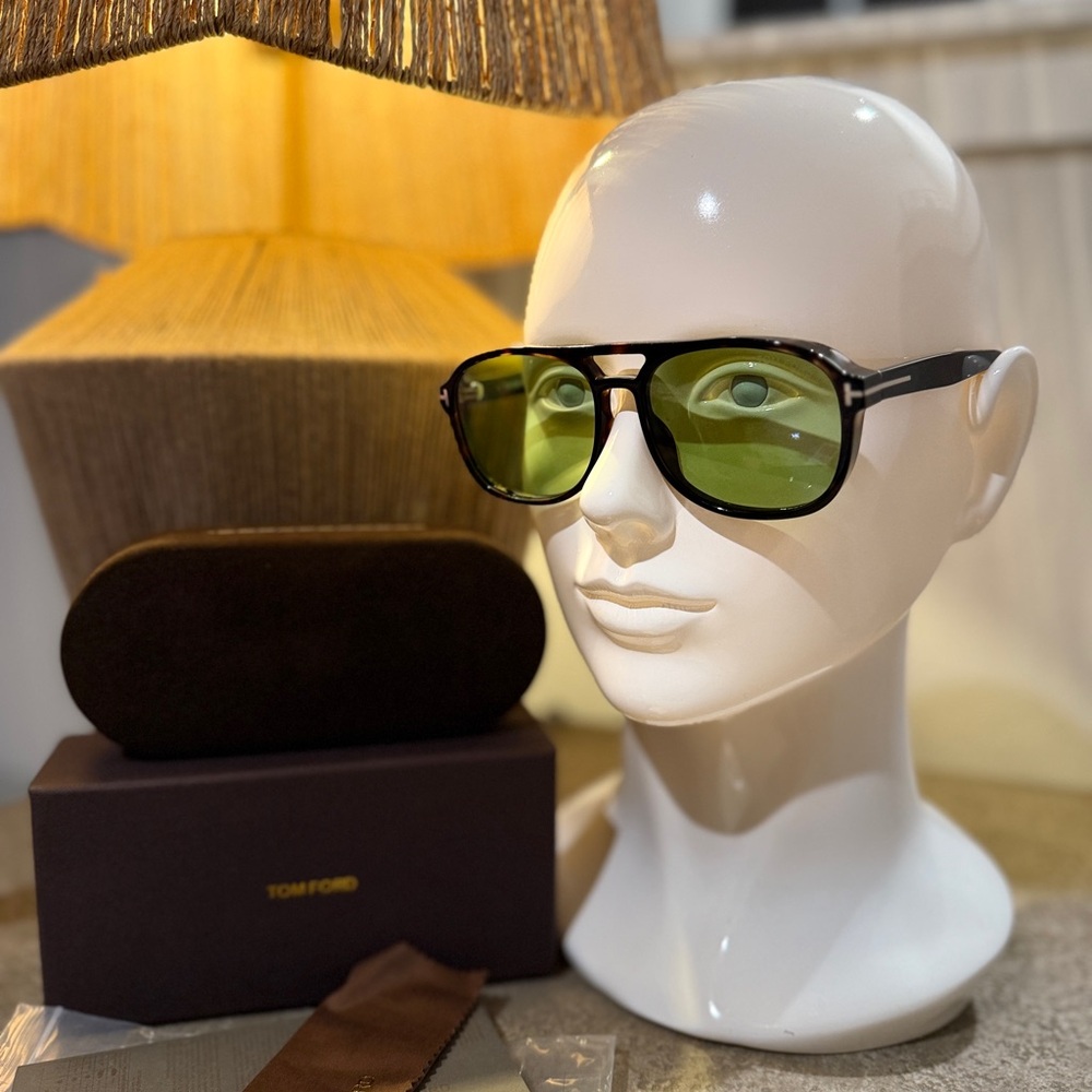 Unisex Tom Ford Black Aviator Sunglasses with Yellow Lenses

Used